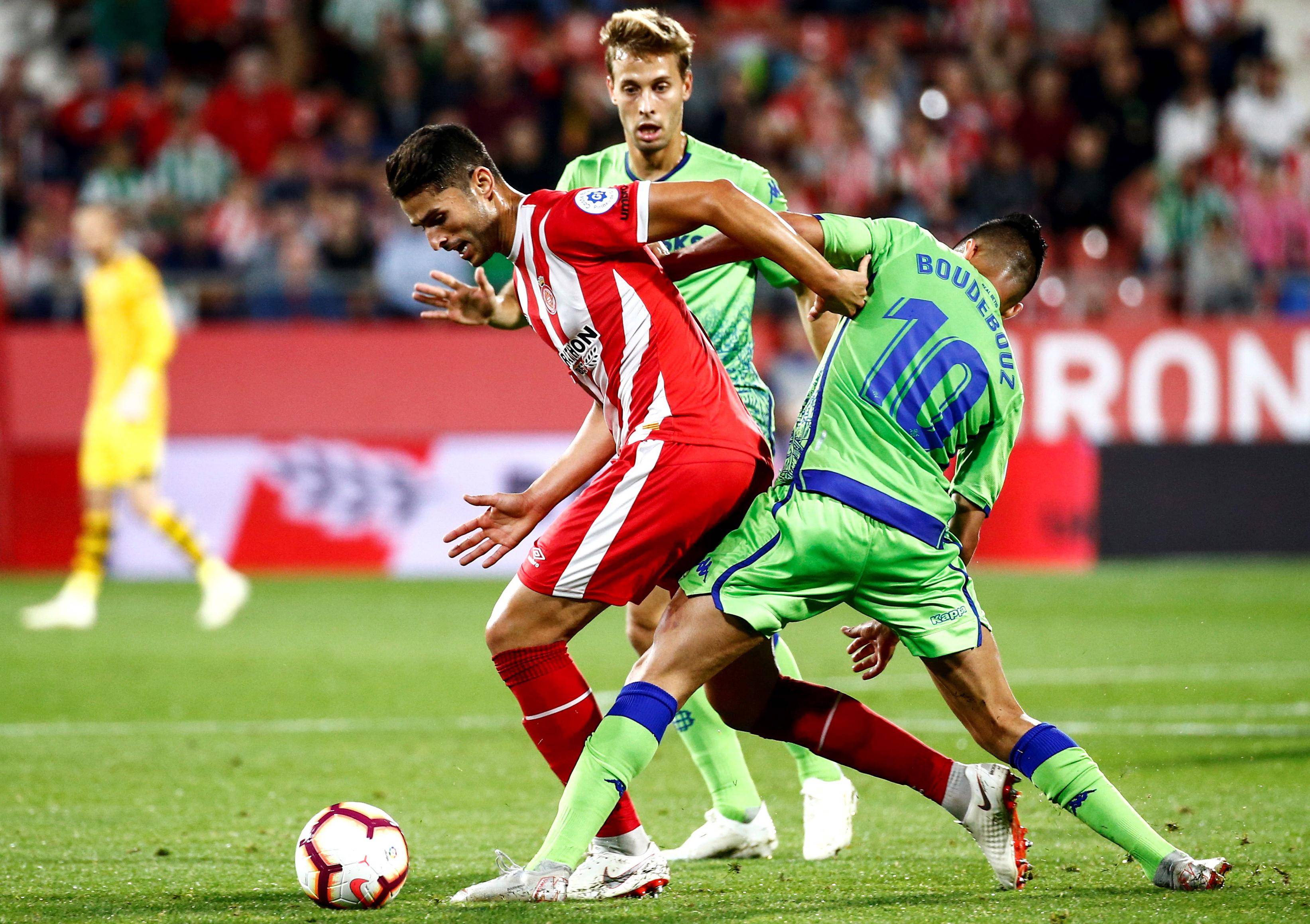 米兰体育网页版-赫罗纳中场受伤离场，或将对球队造成影响