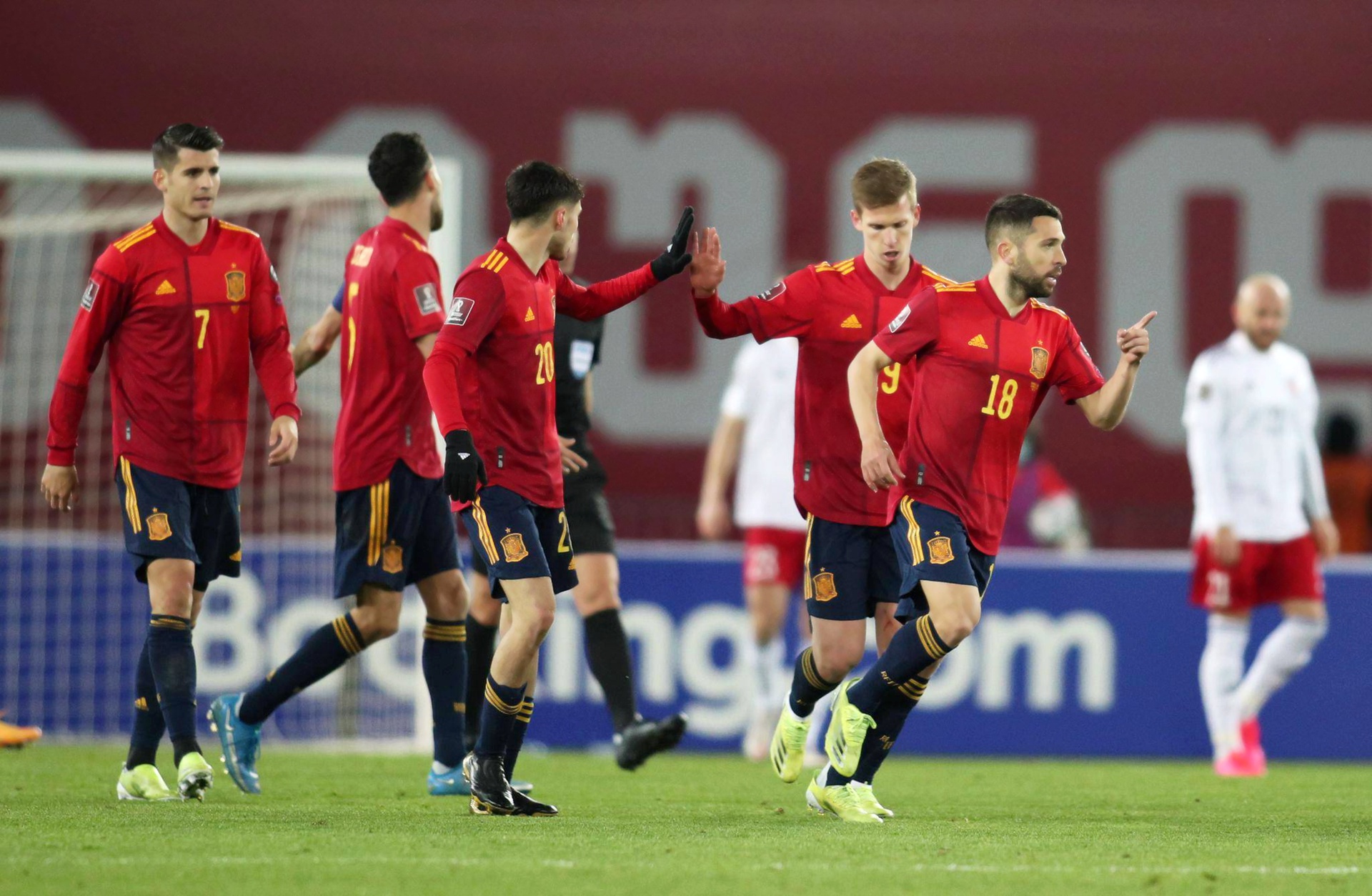 西班牙大胜乌克兰，晋级欧预赛半决赛的简单介绍