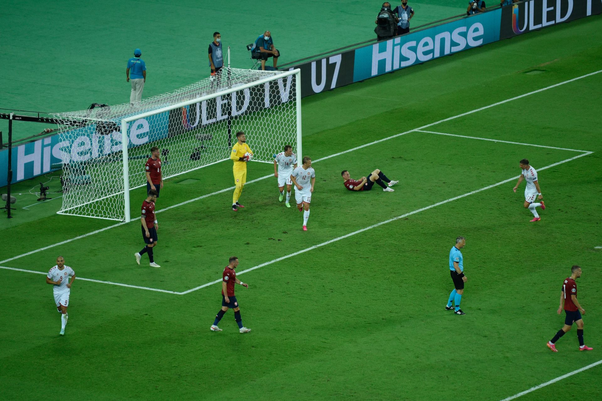 米兰体育官方网站-丹麦队逆转乌克兰跻身半决赛的简单介绍