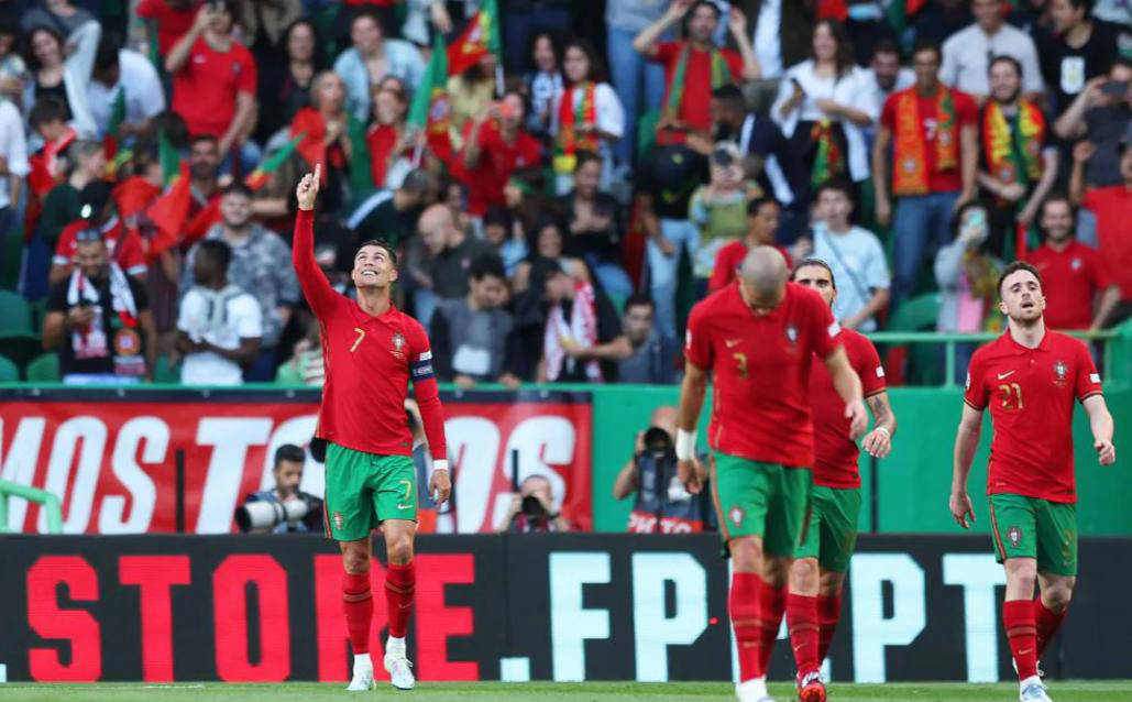 米兰-英格兰队在比赛中击败对手，晋级下一轮的简单介绍