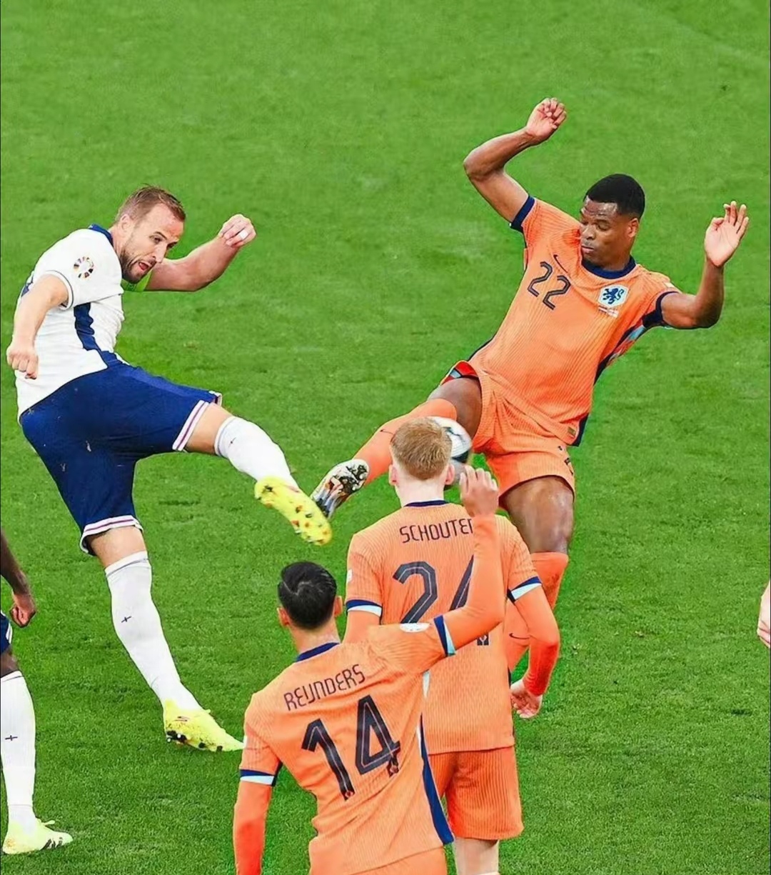 英格兰队员接受媒体专访揭秘内幕的简单介绍 英格兰队员接受媒体专访揭秘内幕的简单介绍