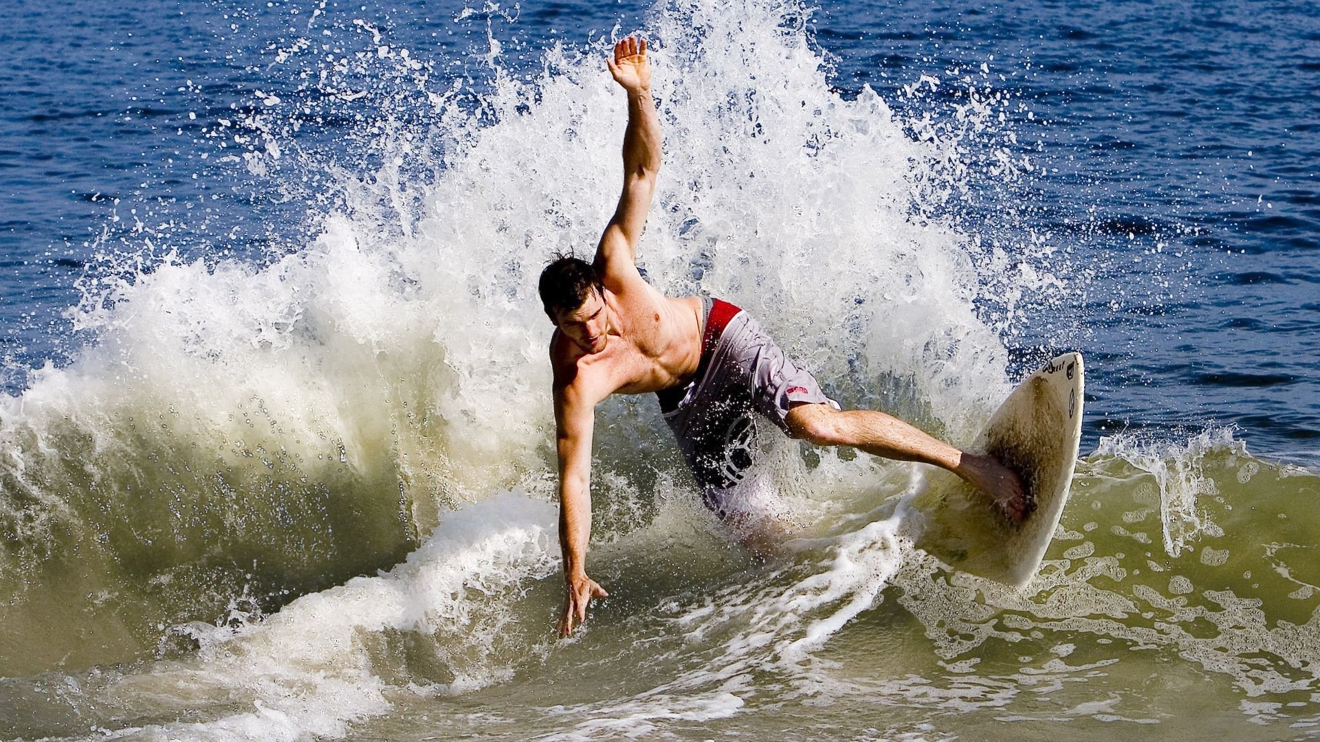 硬仗见真章！勇士力克深圳，字母哥关键时刻展巨星统治力