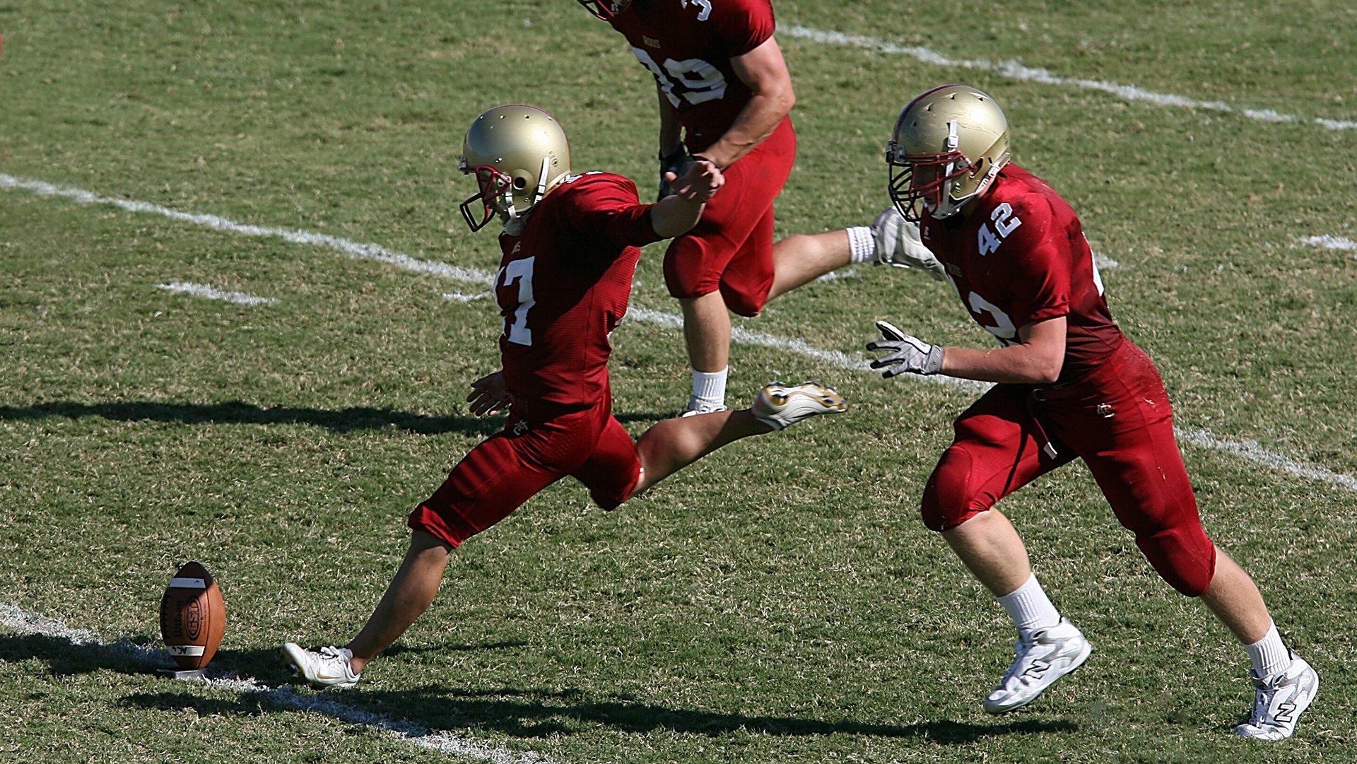 街道狂飙与球场风暴，F1焦点战与太阳强势晋级灰熊的双重奏